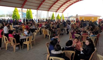 Bozdoğan'da öğrencilere balık ekmek ikram edildi