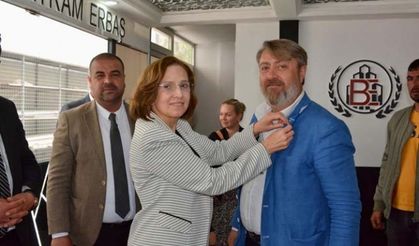 MHP’li Depboylu, yeni üyelere rozet taktı