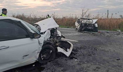 Söke’de otomobiller kafa kafaya çarpıştı: 2 yaralı