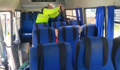 Jandarma ekipleri okul servis araçlarını denetledi