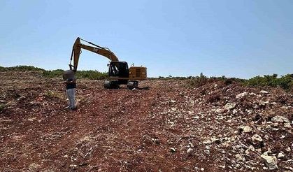 İlçede izinsiz kazı yaparken yakalandılar