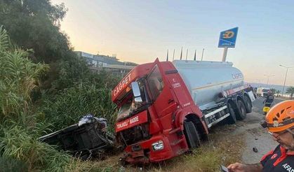 Akaryakıt tankeri ile minibüs çarpıştı: 4 yaralı