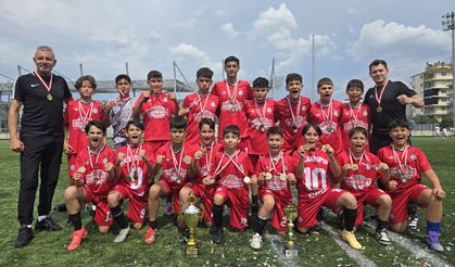 Altınordu Çine Futbol Okulu U13 Takımı Sezon Şampiyonu