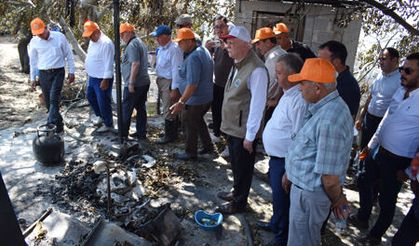 Bayraktar ve Eşiyok, Yangından Zarar Gören Çiftçilerle Buluştu