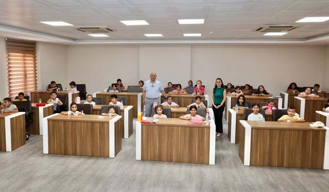 Çine’de çocuklar yaz tatilini, Başkan Kıvrak sayesinde hem öğrenerek hem de eğlenerek geçiriyor