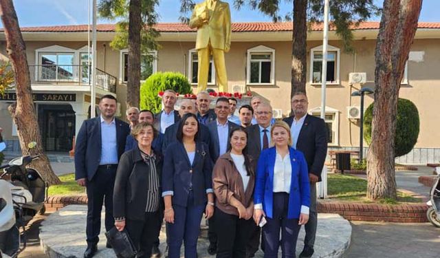 CHP Çine İlçe Başkanı Tayfun Şahin ve Yönetimi Mazbatasını Aldı