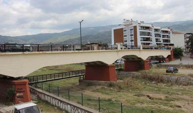 Çine’de, İtalyan Köprüsü Çift Yönlü Trafiğe Açılıyor