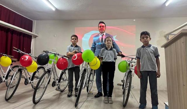 Çine İmam Hatip Ortaokulu’nda Başarılı 5. Sınıf Öğrencilerine Bisiklet Ödülü