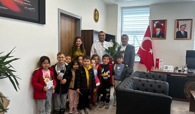 Miniklerden Doktorlara Anlamlı Ziyaret