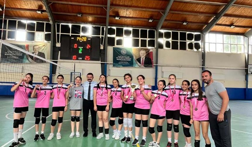 Çine'de Voleybol Turnuvası ve Atletizm şampiyonları belli oldu