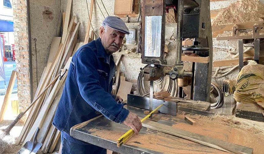 75 yaşındaki marangoz ustası Şentürk: "Eti senin kemiği benim dönemi bitti"
