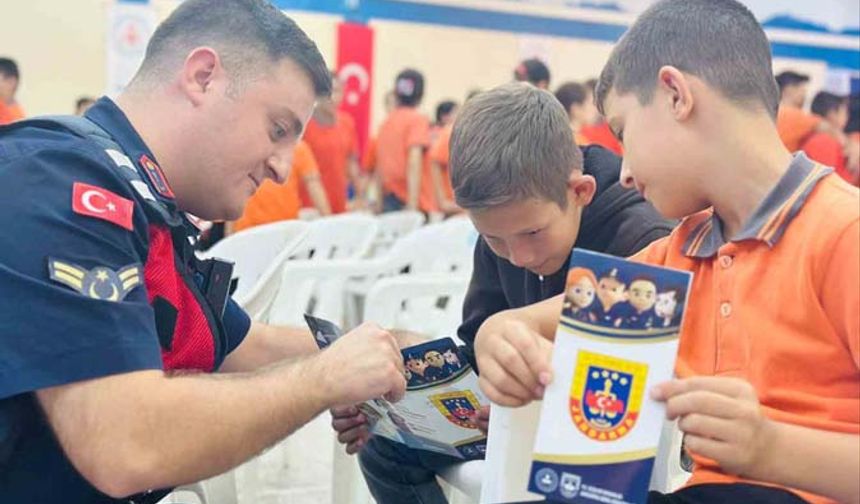 Çine'de ortaokul öğrencilerine bir ders de jandarmadan
