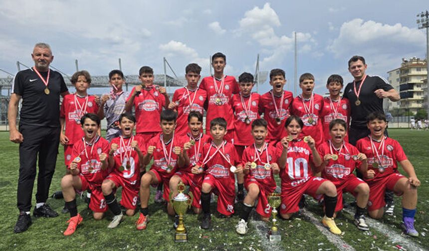 Altınordu Çine Futbol Okulu U13 Takımı Sezon Şampiyonu