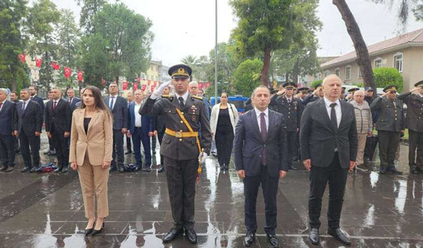 Çine’de 29 Ekim Cumhuriyet Bayramı Törenleri Çelenk Sunumuyla Başladı