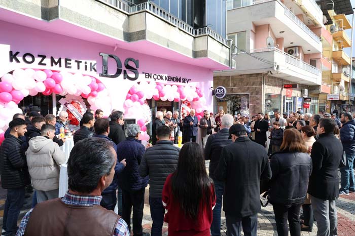 13D55305 5Bdb 413E A23D C279Abf3F9E9