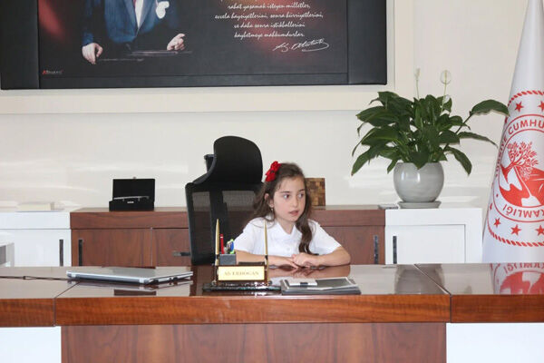 670839444 17884510158522408 8690714873280645878 N