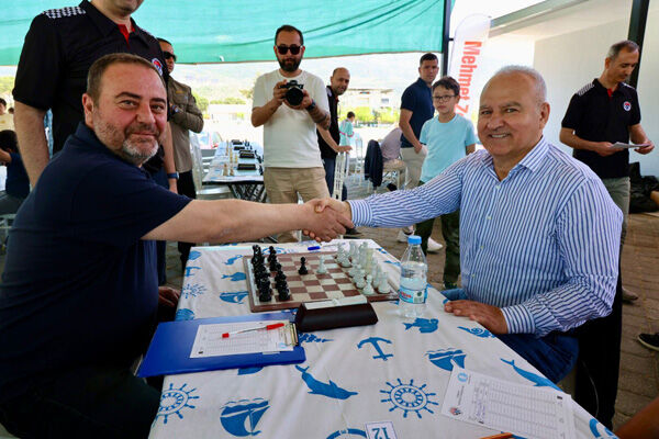 Başkan Mehmet Kivrak Mehmet Zengi̇n Satranç Turnuvasi (3)